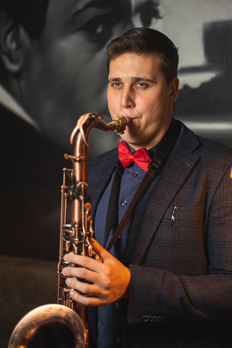 Adam Kişi Saksafon Solosu