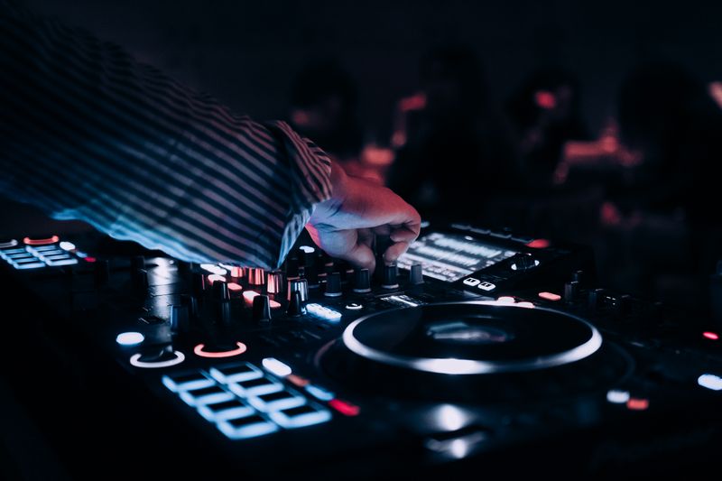DJ Aydınlatmalı Ses Sistemi