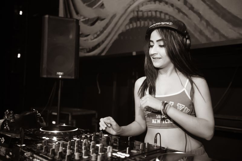 DJ Stella - Bayan DJ & Elektronik Müzik Performansı