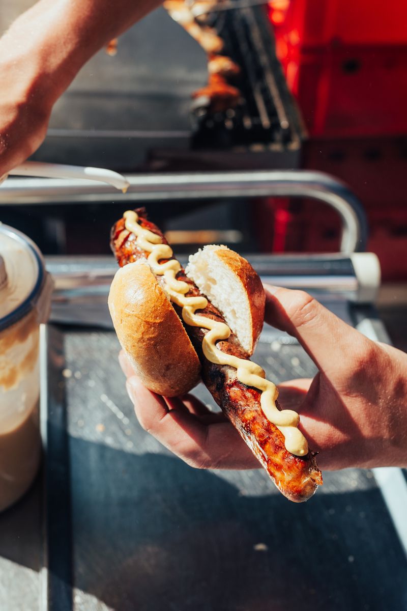 Ekmek Arası Sosis Standı