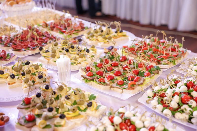 Renkli Parmak Yiyecek Büfesi