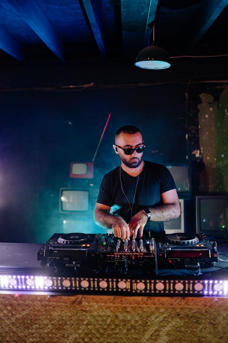 Sis Işıklı DJ Performansı