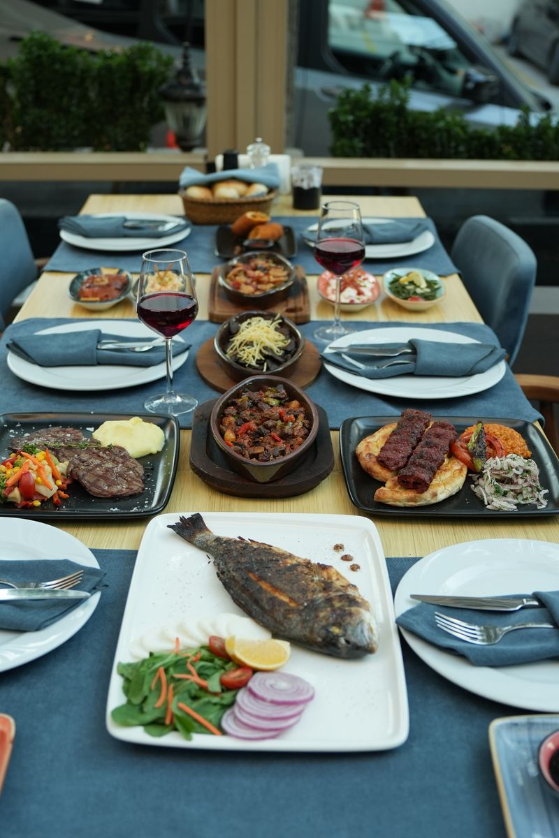 Zarif Yemek Masası Catering